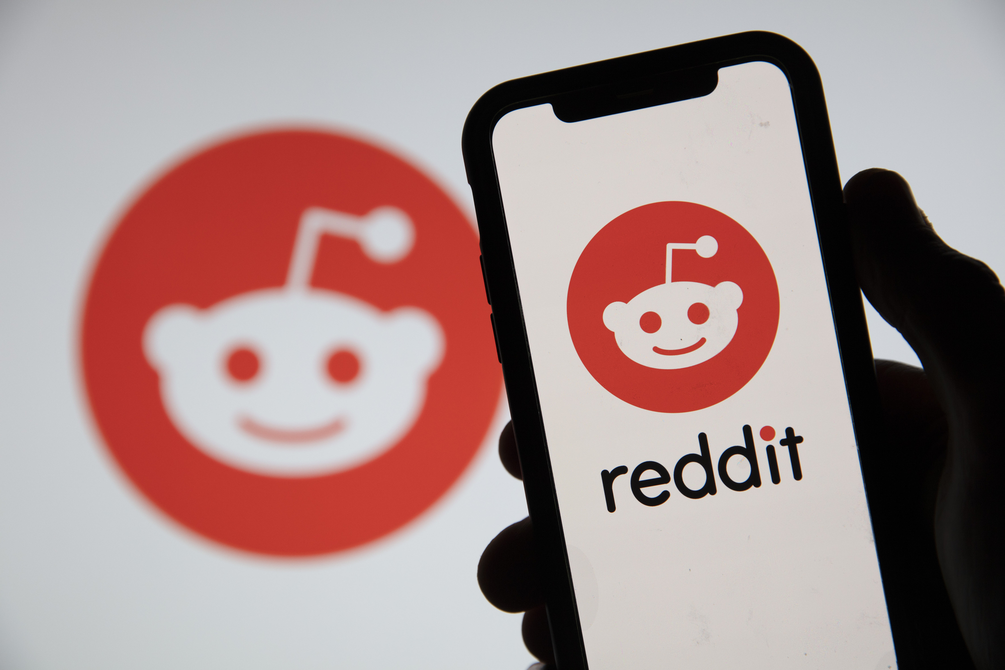 Reddit a OpenAI spolupracují: ChatGPT se učí z příspěvků na fóru