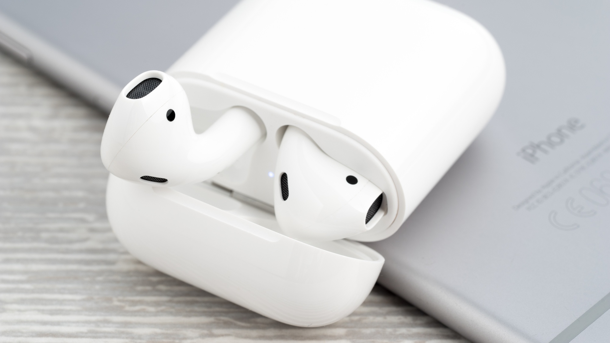 Velká změna v AirPods s iOS 18: Tady jsou čtyři potvrzené nové funkce