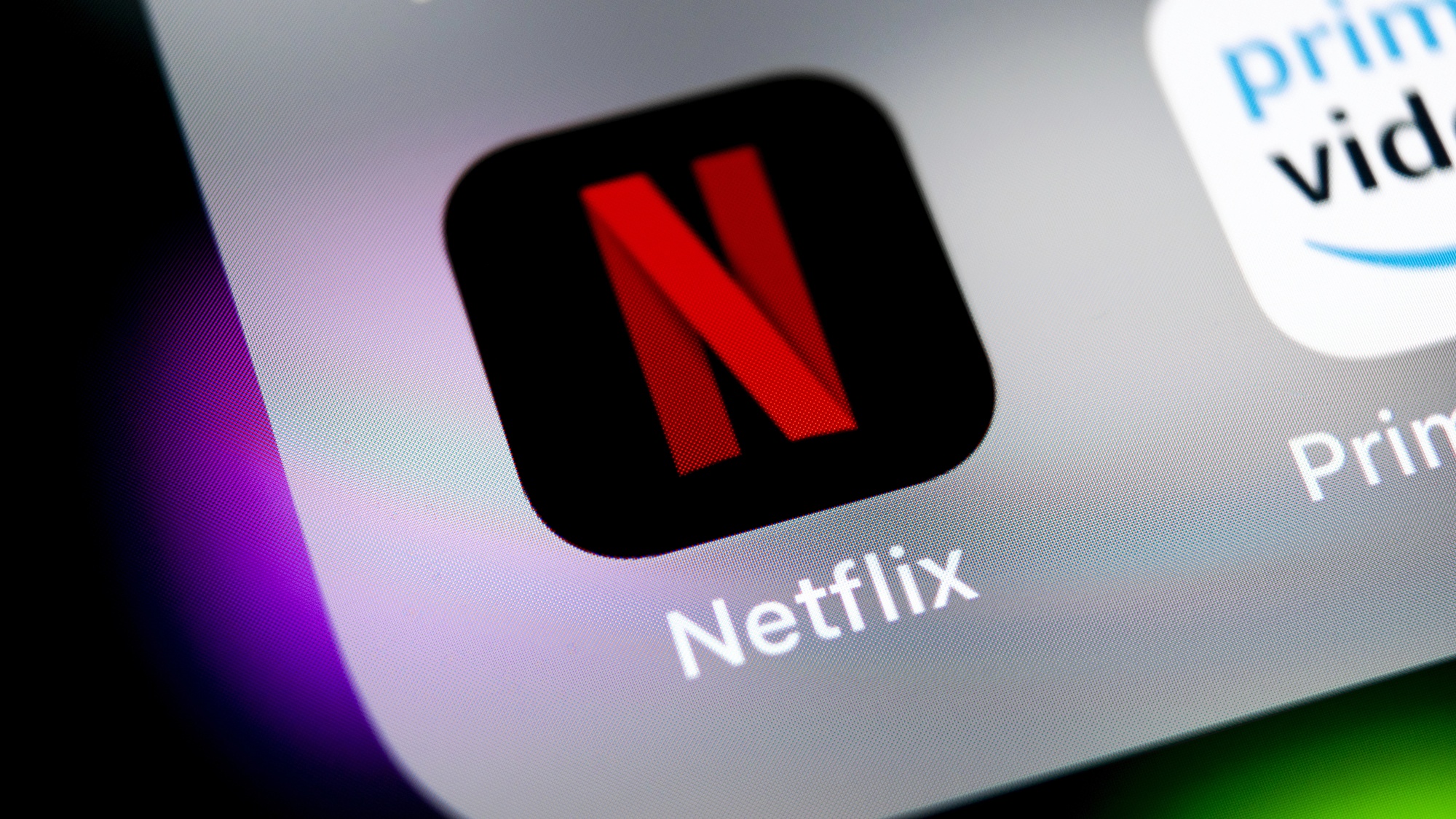 Netflix přišel na to, jak být úspěšnější než kdykoli předtím: napodobuje model, který už léta používá společnost Apple.