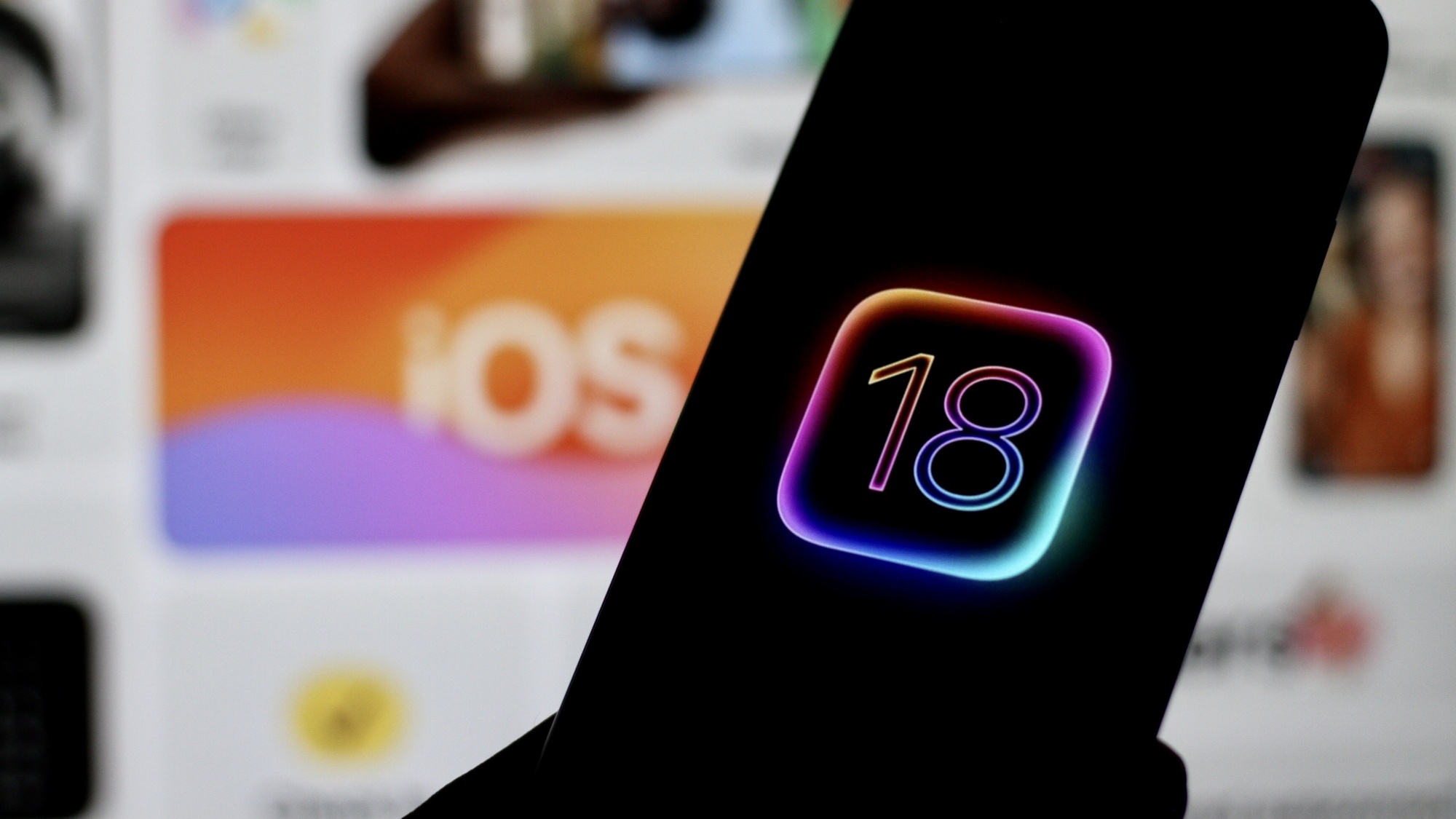 iOS 18 skrývá nové tlačítko napájení. Je to spoiler pro velké nové funkce iPhonu 16.