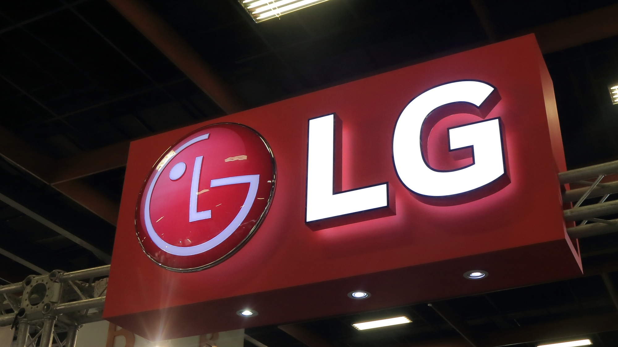 Nový LG OLED evo M4, první televizor na světě se 144Hz bezdrátovým přenosem v rozlišení 4K