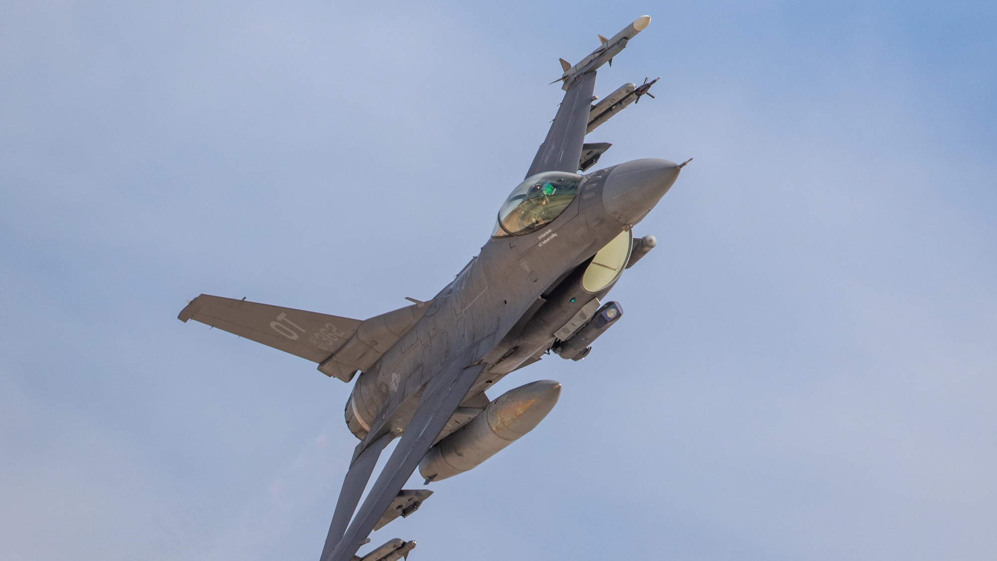 Stroje F-16 dorazily na Ukrajinu s velkým problémem: tak dlouho trvá, než se s nimi naučíte létat