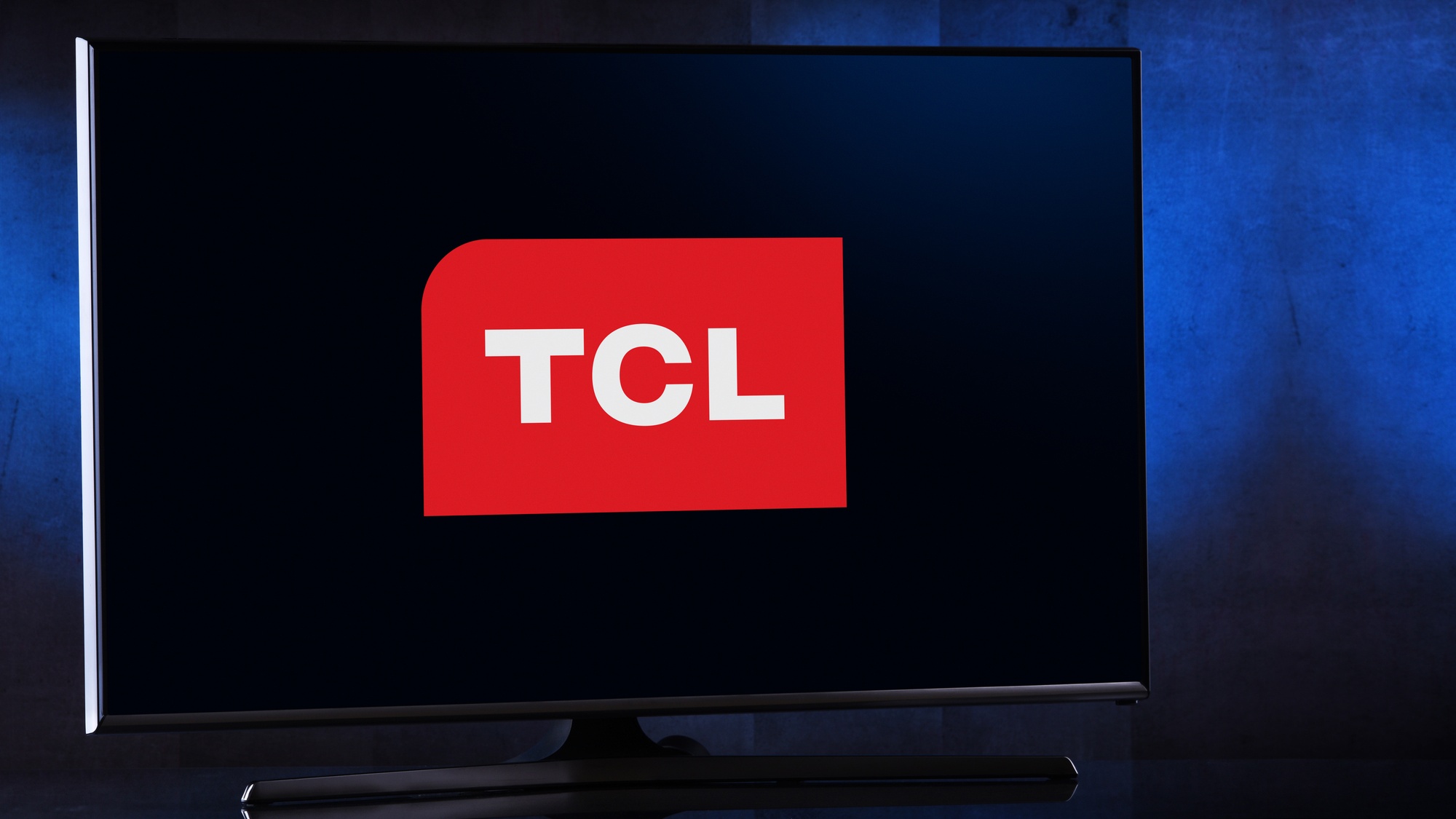 Recenze TCL 27R83U: QLED a kvalita materiálů s některými těžko řešitelnými problémy