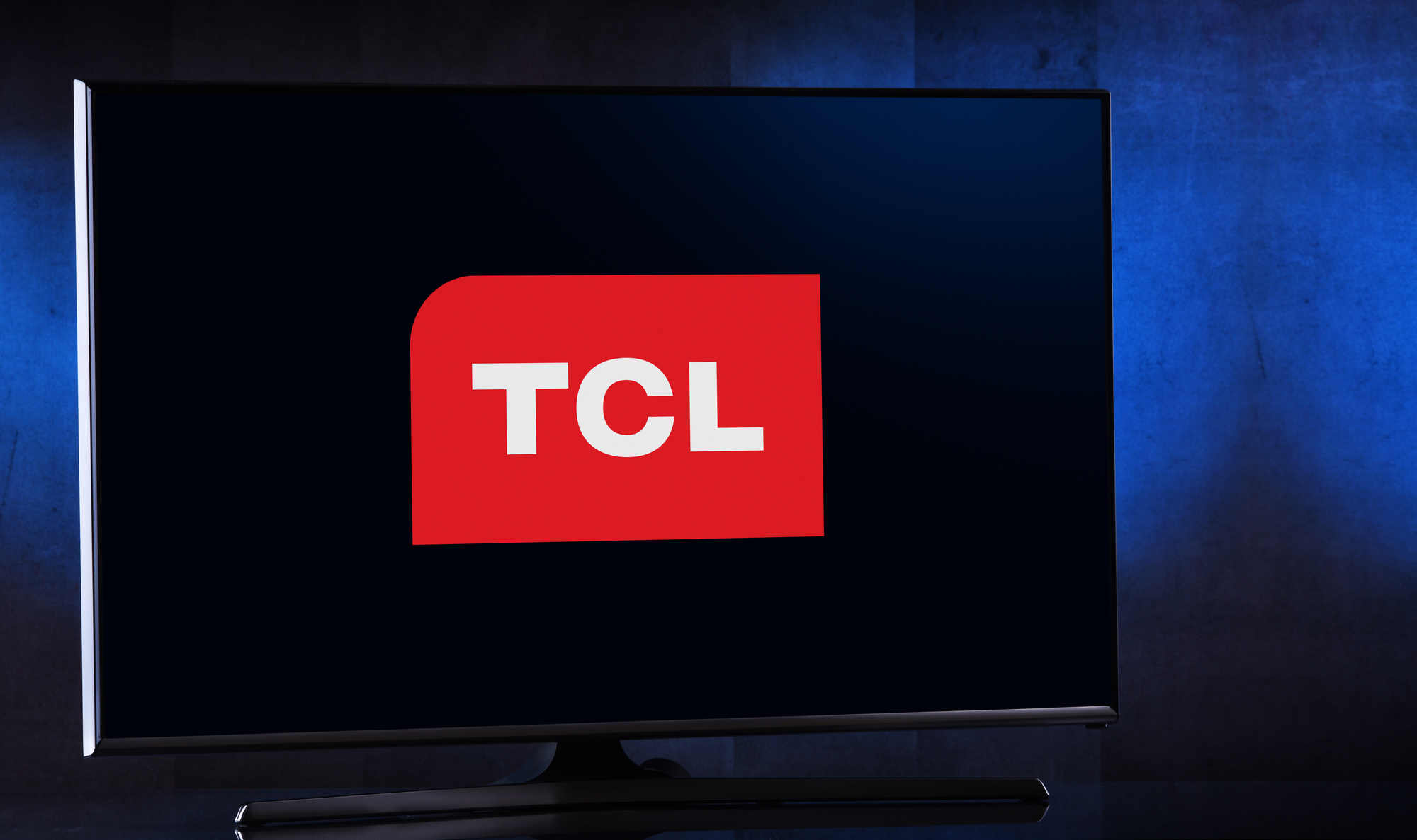 Společnost TCL představila revoluční telefon, který se umí proměnit v knihu