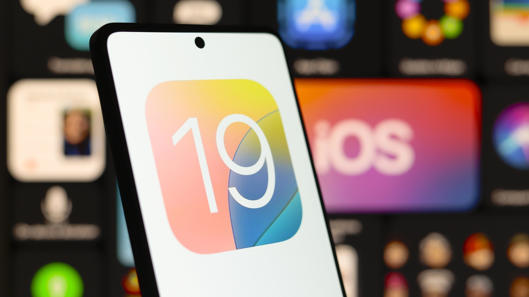 Které iPhony obdrží iOS 19? Apple již leccos napověděl