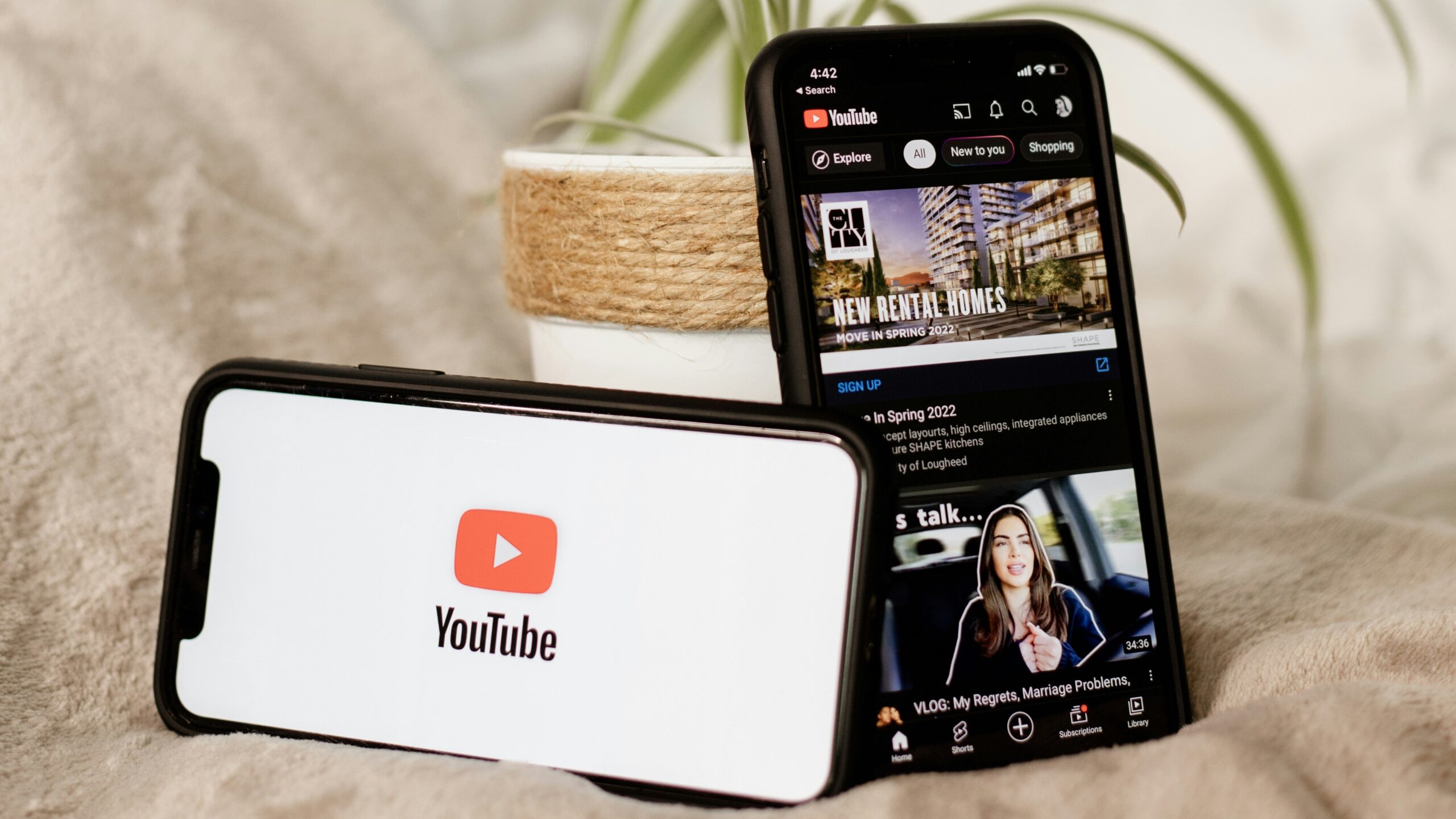 Stále vidíte reklamy, přestože jste si zaplatili službu YouTube Premium? Google tvrdí, že je to normální