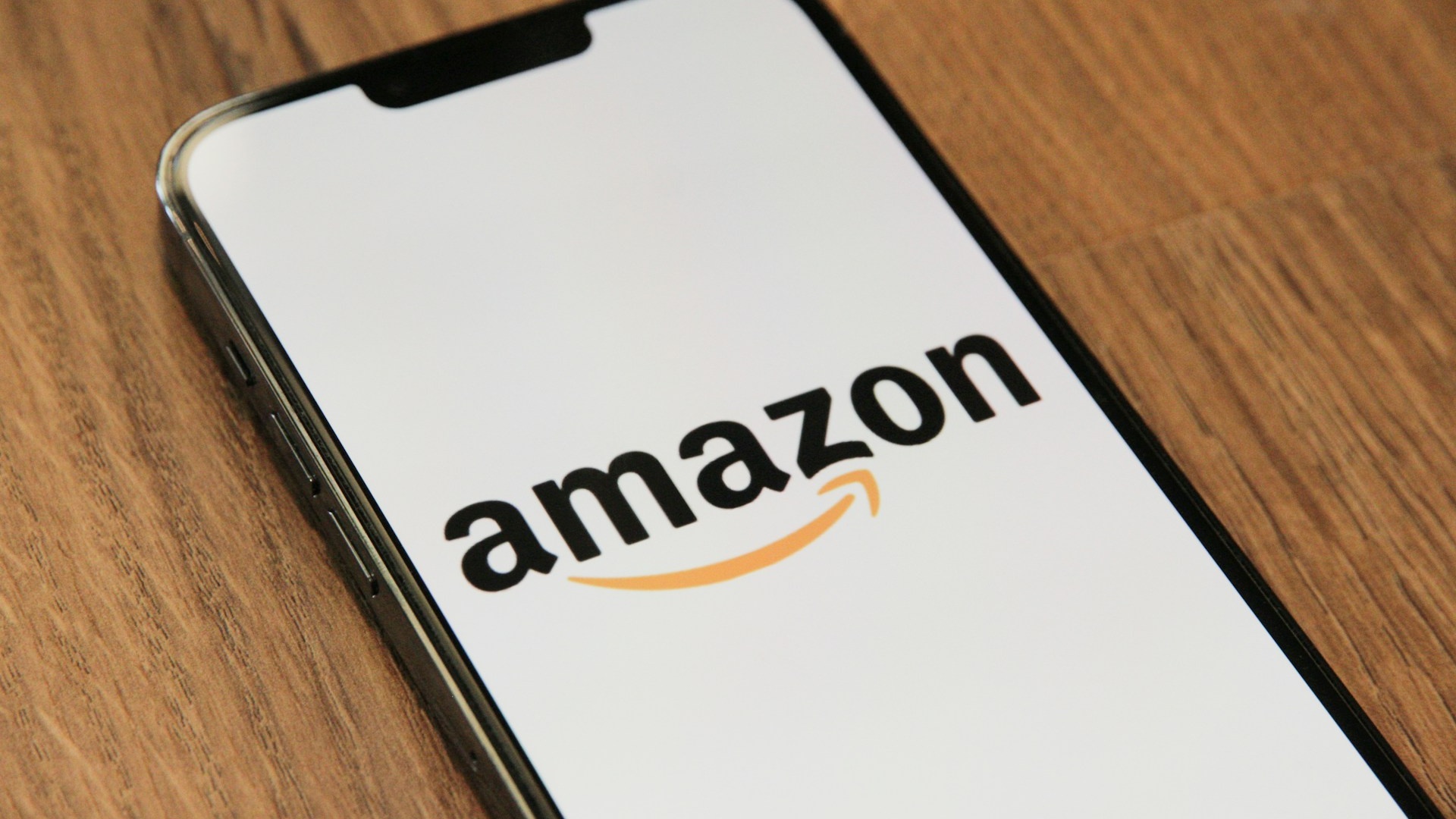 Amazon Web Services přinášejí Amazonu příležitosti na digitálních trzích, společnost posiluje svou pozici