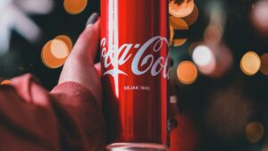 Do Česka dorazila nová reklama na Coca-Colu. Celou ji vytvořila umělá inteligence