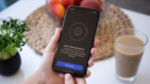 Vymyslel FaceID, pak z Applu odešel kvůli neshodám o umístění kamery