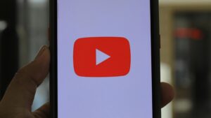 YouTube se začíná vážně zabývat deepfakes. Vyvíjí technologii na jejich odhalování