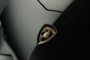 Lamborghini představilo nový dvoupalivový motor, který má porazit Ferrari