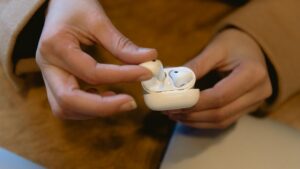 Díky iOS 18.2 si nyní můžete pomocí AirPods udělat test sluchu