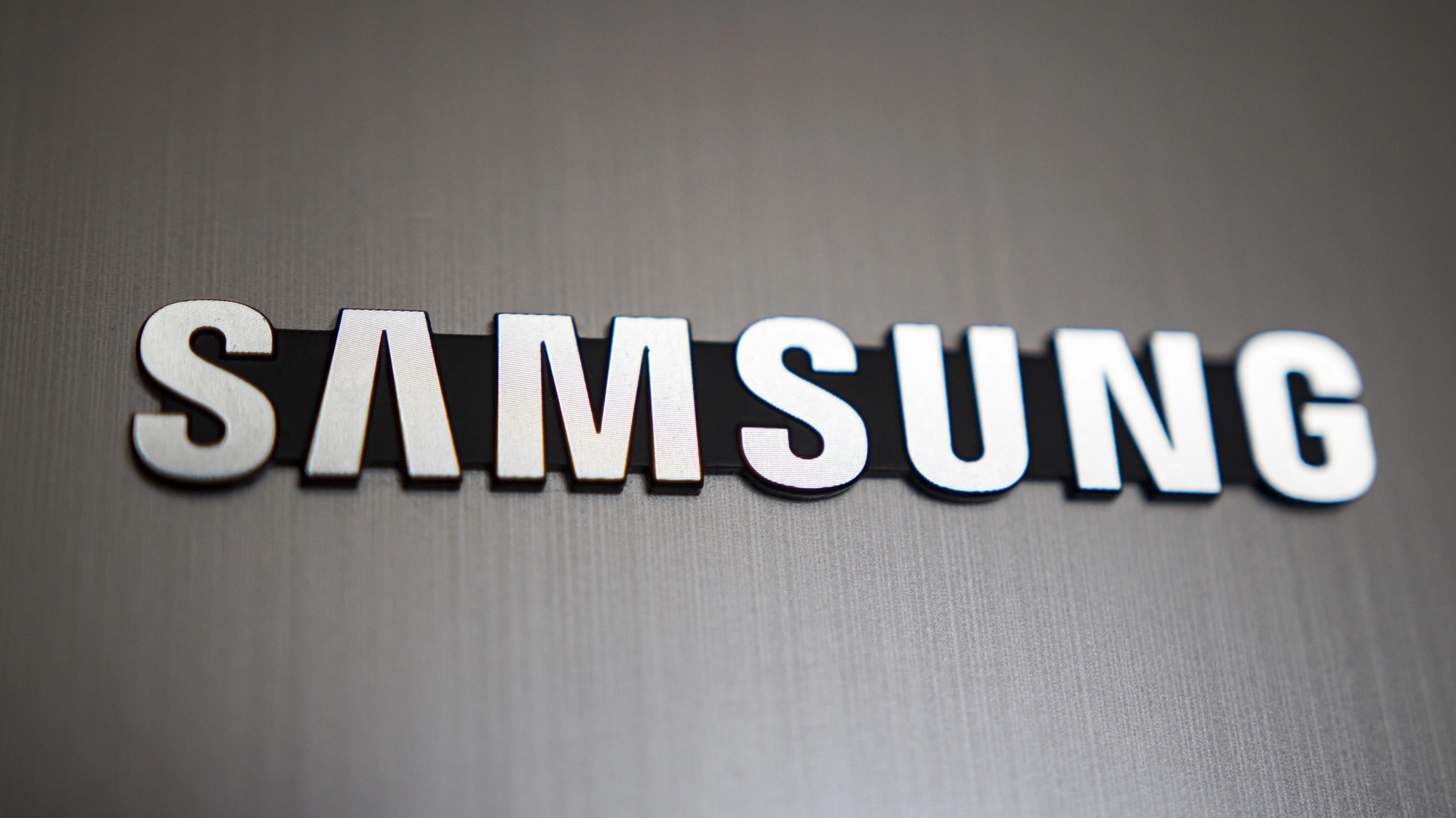 Fotky kompletní řady Samsung Galaxy S25 unikly na internet ještě před oficiálním představením