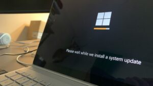 Microsoft po 19 měsících opravil kritickou chybu systému Windows, která ohrožovala bezpečnost uživatelů