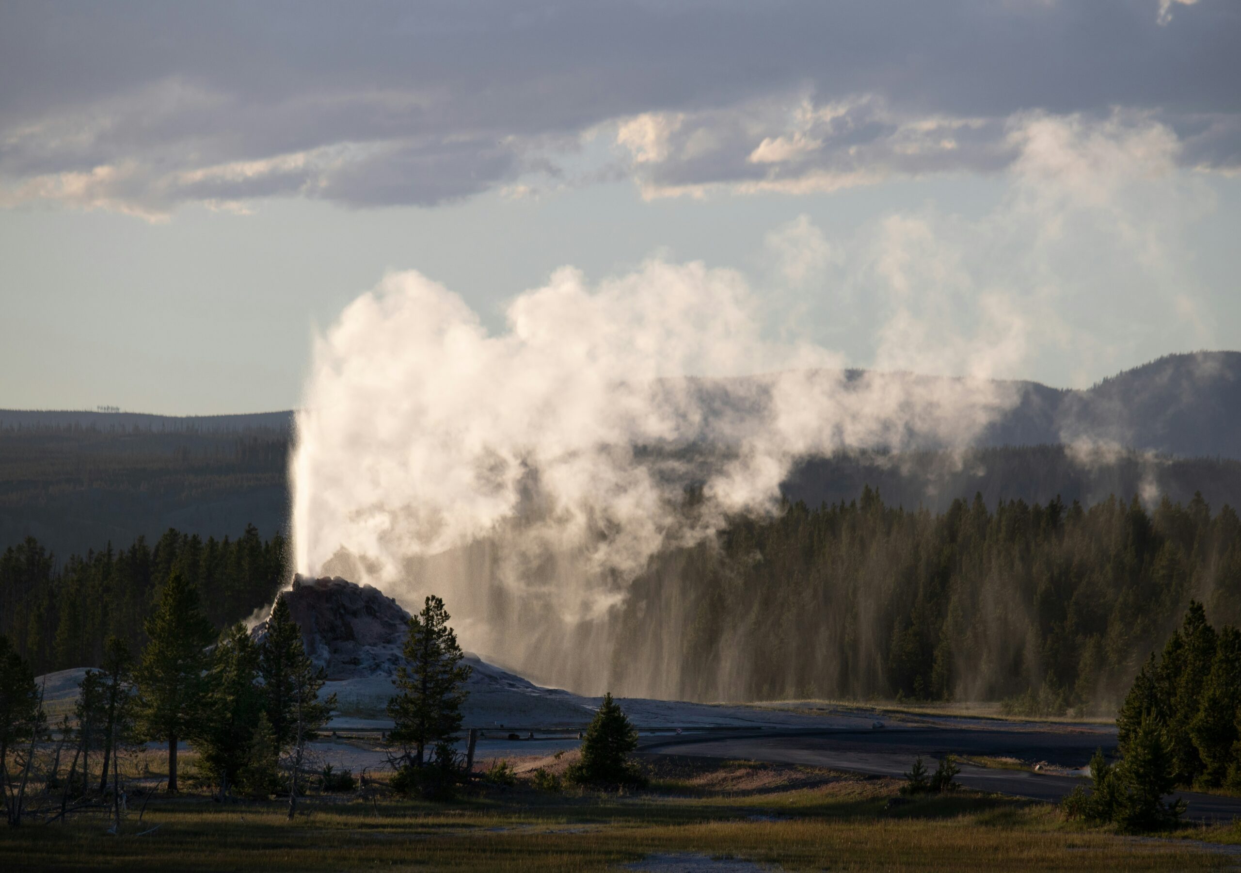 Vědci s napětím sledují obří gejzír v Yellowstonu. Vybuchnout prý může prakticky kdykoli