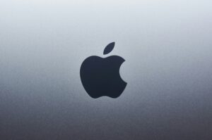 Apple přivádí novou posilu, která opraví Siri i Apple Intelligence